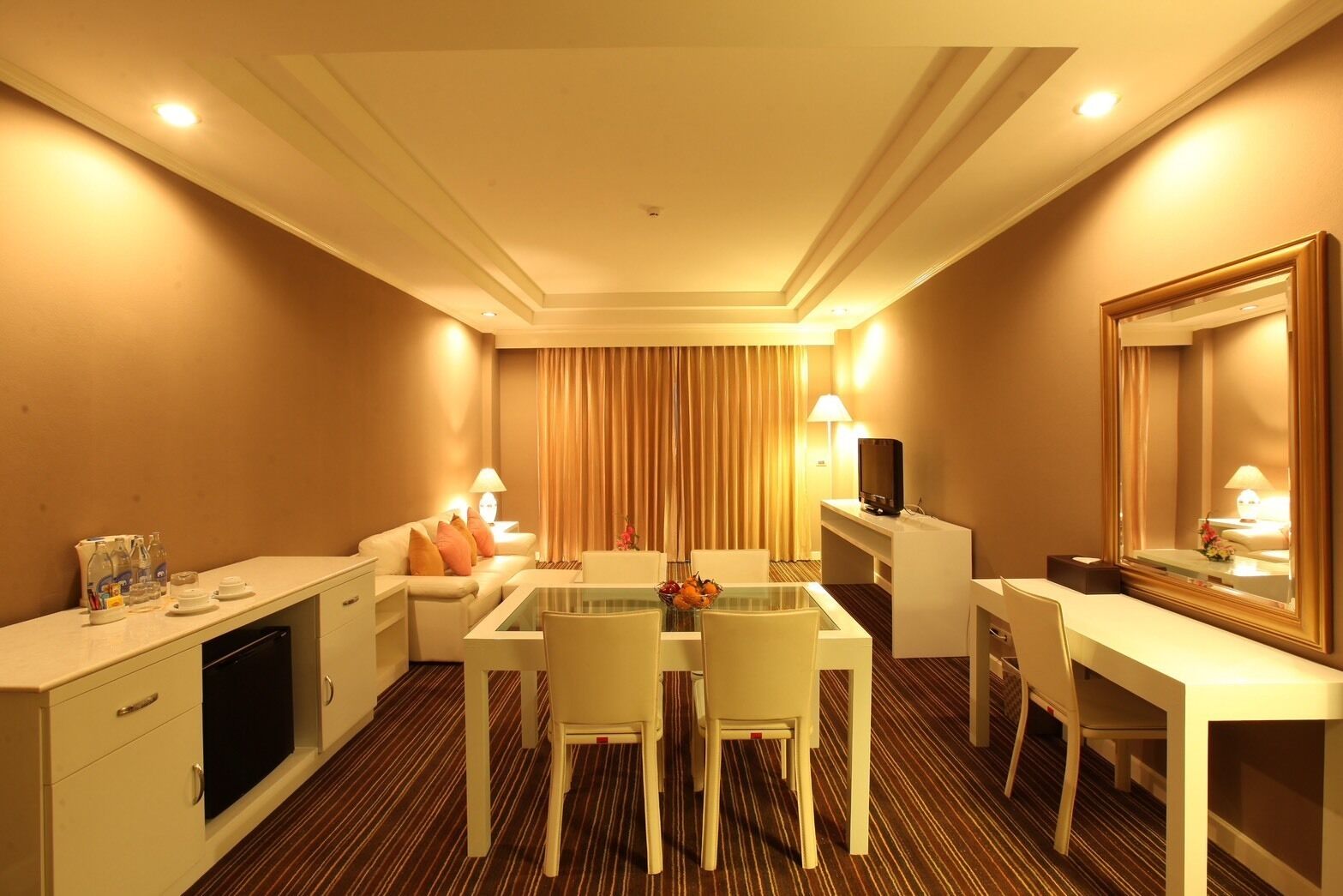 ห้องสวีท | โต๊ะทำงาน, ห้องเก็บเสียง, เตียงเสริม/เปล, Wi-Fi ฟรี