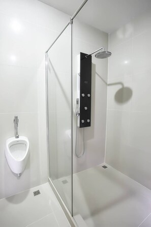 Suite | Bathroom - La Vie En Rose Hotel (Chiang Rai)