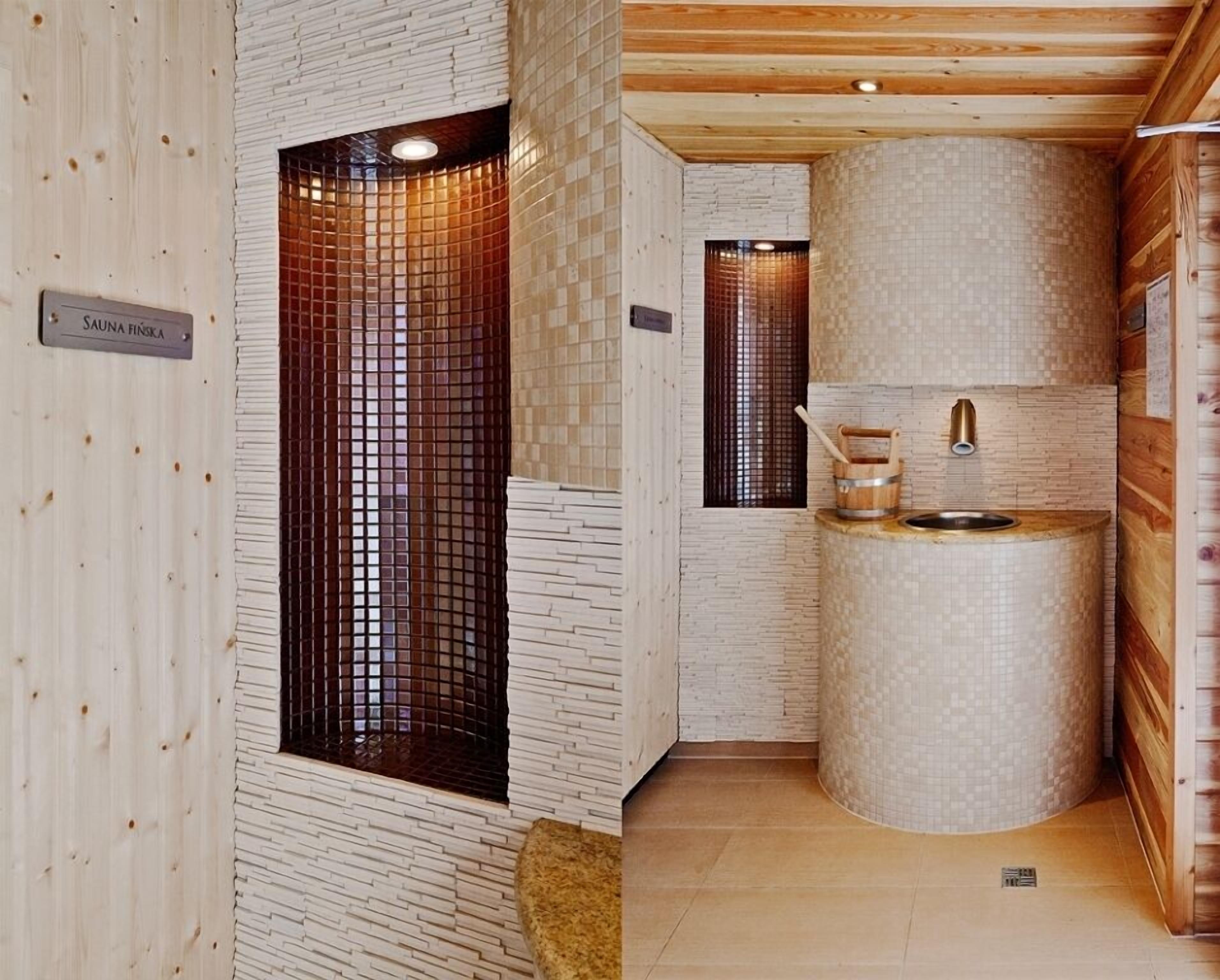 sauna, hot tub, steam room, body treatments, aromatherapy, facials