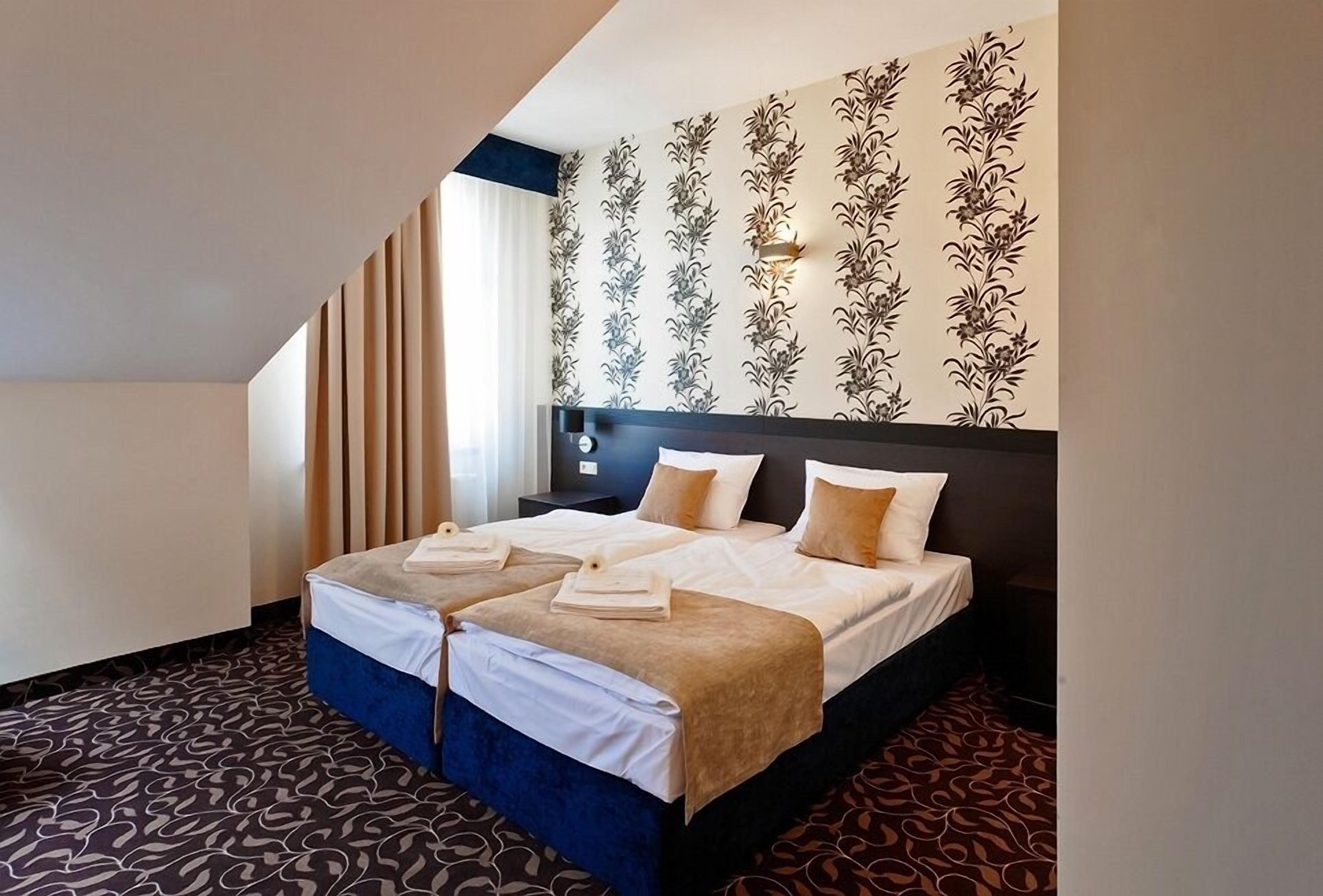 desk, free cots/infant beds, free wifi, bed sheets