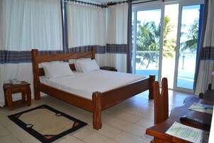 Apartment, 3 Bedrooms, Non Smoking, Ocean View | In-room safe, desk, laptop workspace, soundproofing