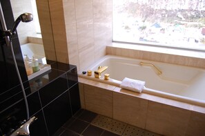 Suite, 2 Tempat Tidur Twin, Bebas Asap Rokok | Pemandangan dari kamar