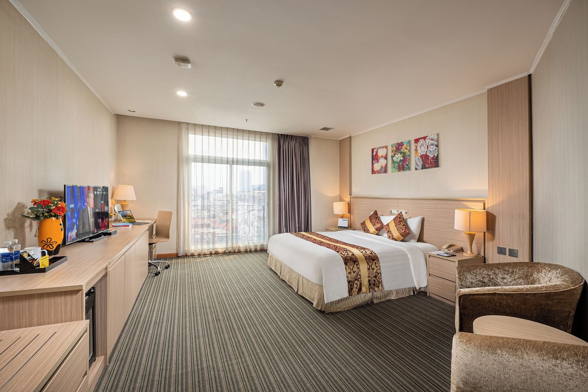Deluxe Double Room | 2 bedrooms, premium bedding, memory-foam beds, minibar