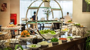 Daily buffet breakfast (VND 250000 per person)