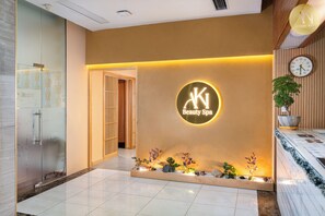 Massatges amb pedres calentes i tractaments facials 