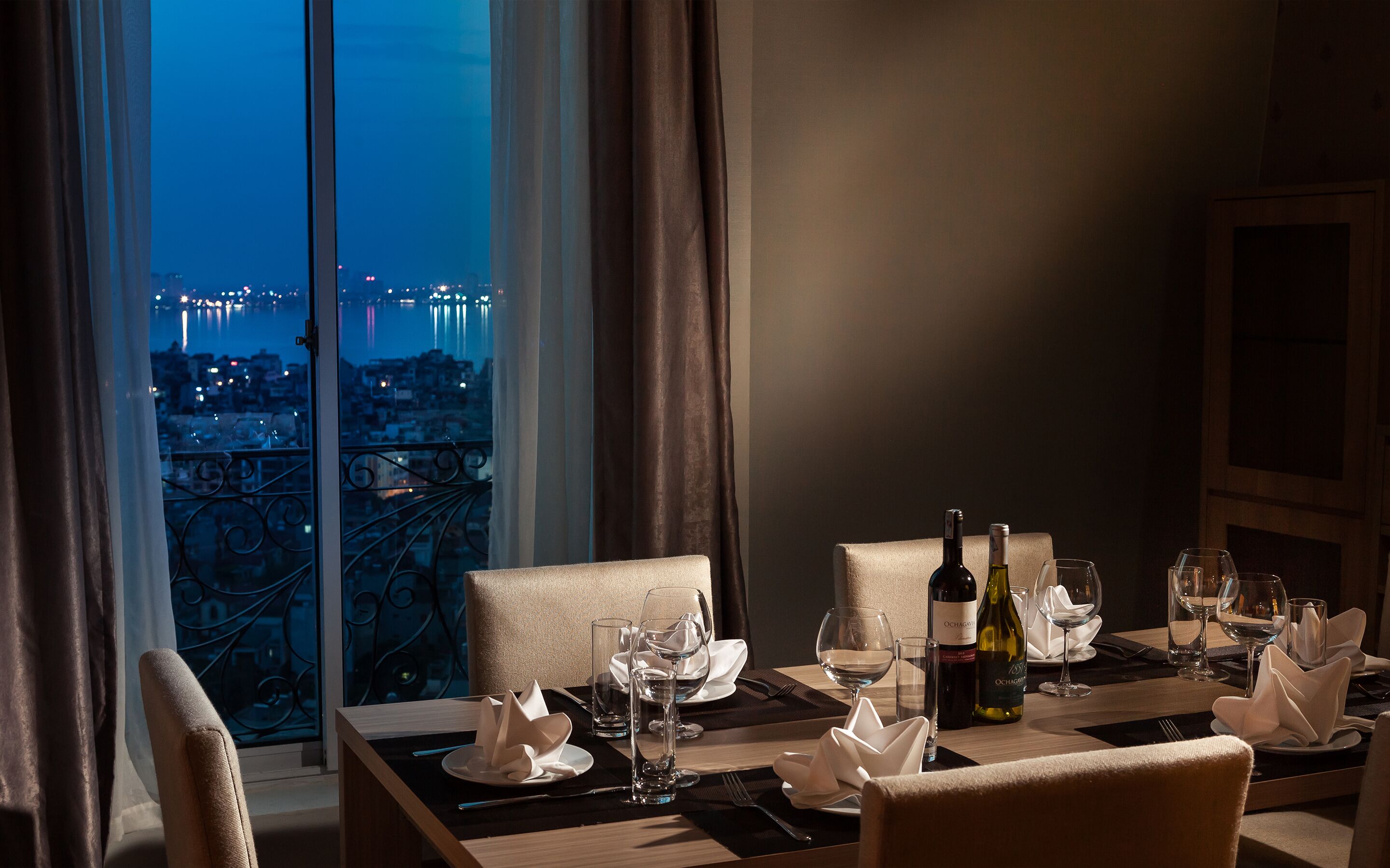 president suite room | lake view