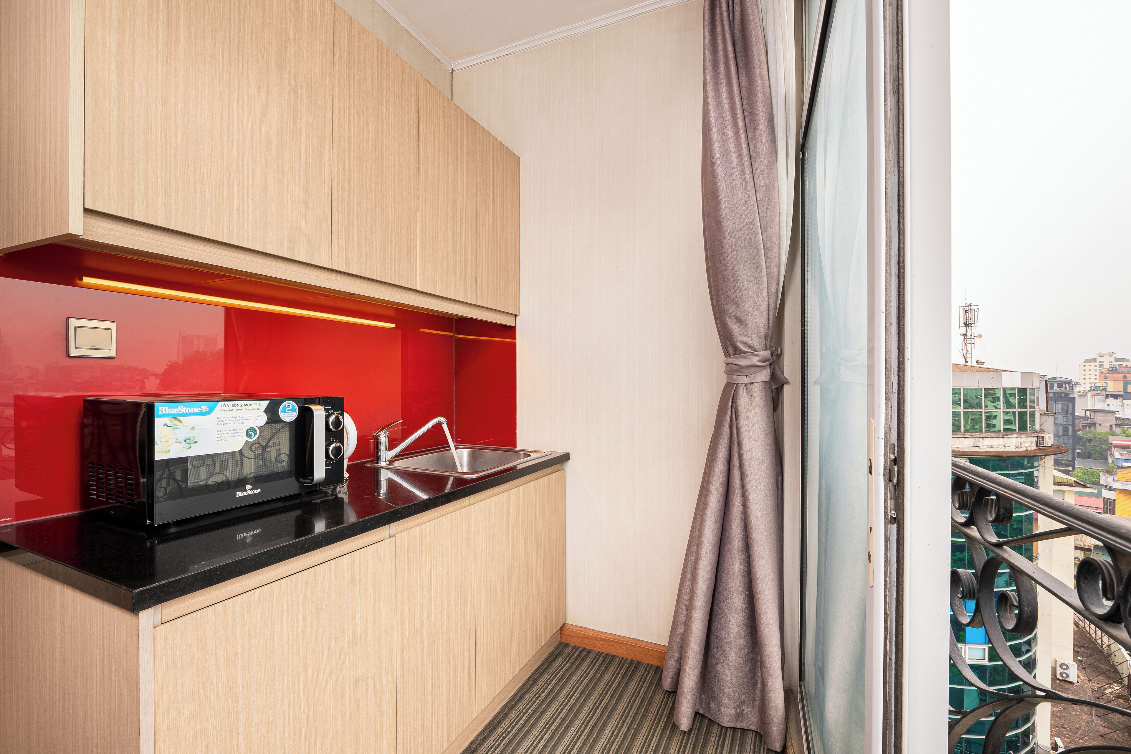 executive double room | private kitchenette | fridge, microwave, electric kettle, cookware/dishes/utensils