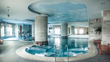 สระว่ายน้ำในร่ม