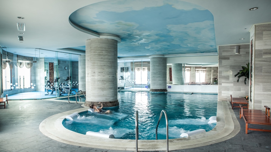 Super Candle Hotel