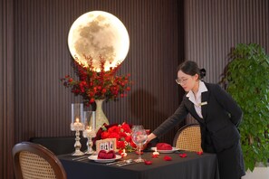 2 restaurants, breakfast, lunch, dinner served; Asian cuisine - Super Candle Hotel (Hanoi)