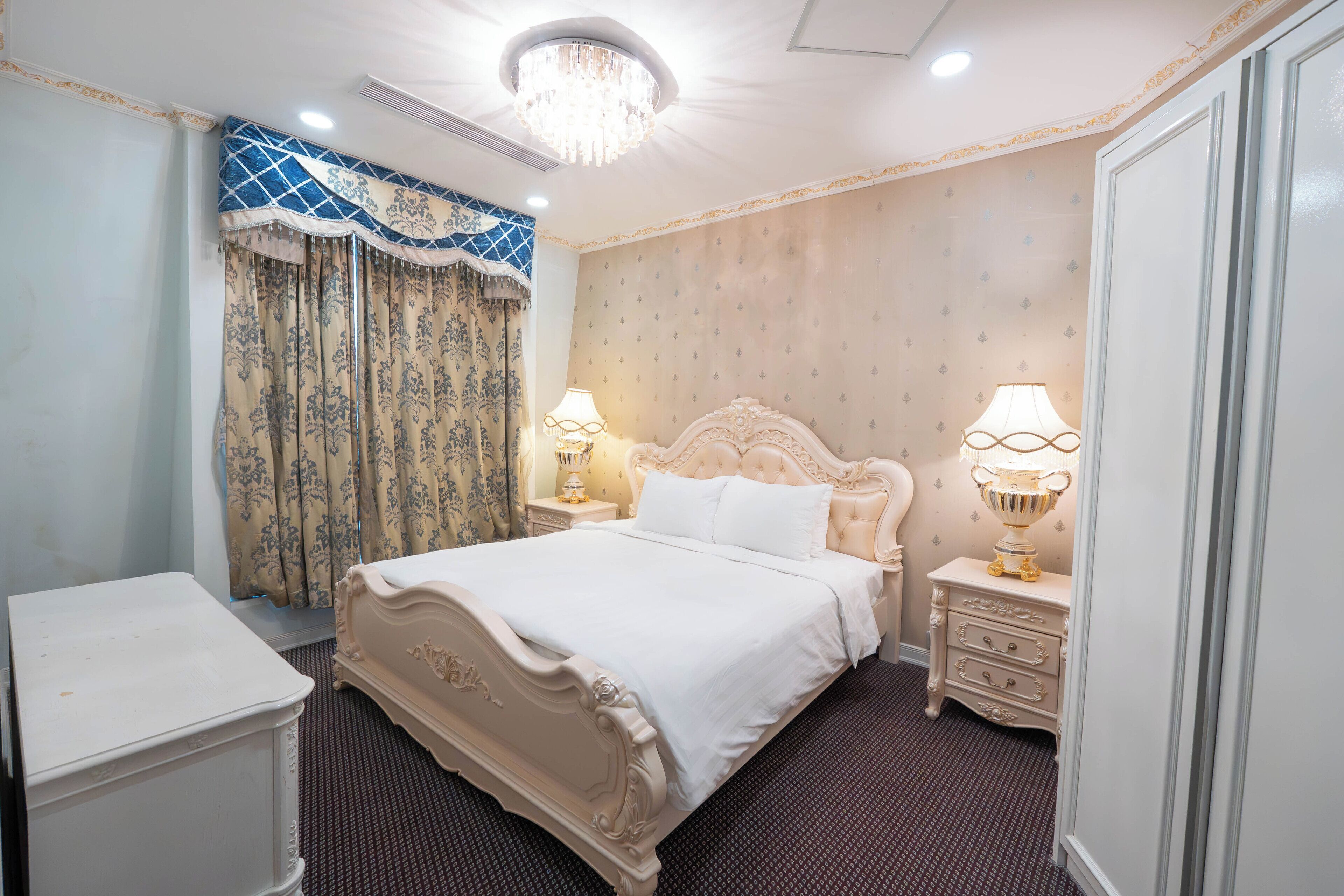 Presidential-sviitti, useita makuuhuoneita, kylpyamme, järvinäköala (Suite) | Ylelliset vuodevaatteet, memory foam -patjalliset sängyt, minibaari