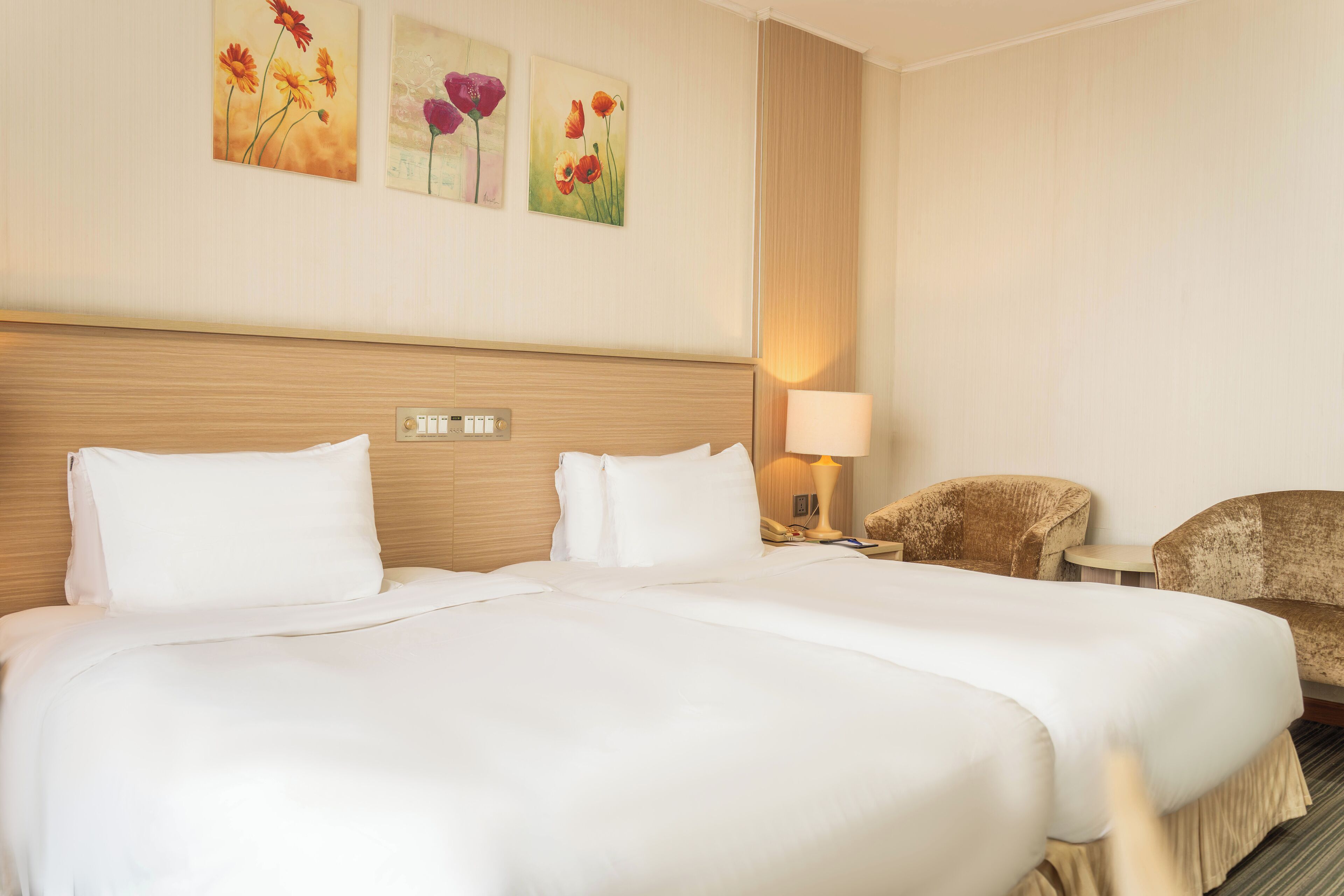 Kahden hengen superior-huone (kaksi sänkyä) | Ylelliset vuodevaatteet, memory foam -patjalliset sängyt, minibaari