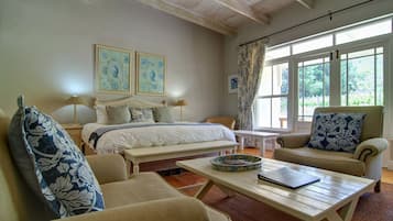 Quarto casal família, vista para a montanha | Área de estar | TV de tela plana, DVD player