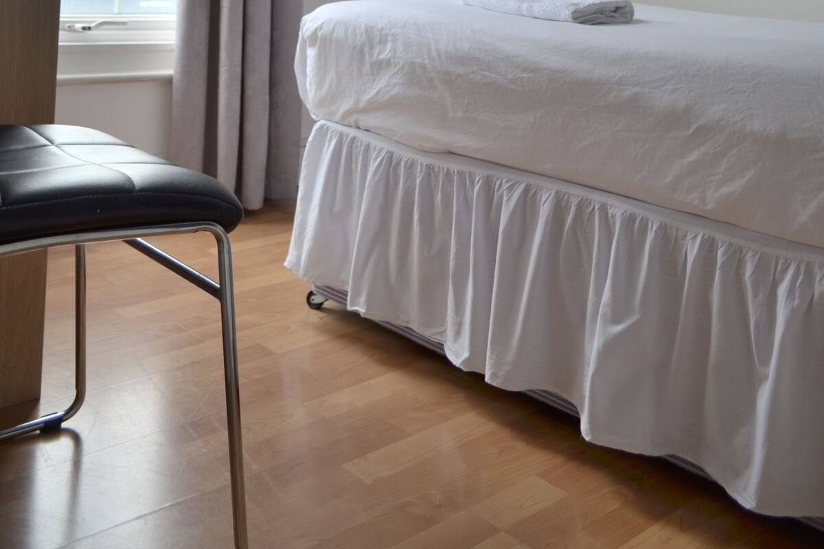 Iron/ironing board, free WiFi, bed sheets