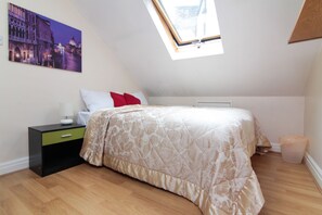 Kahden hengen huone, jaettu kylpyhuone (Shared Apartment) | Silitysrauta/-lauta, ilmainen Wi-Fi, vuodevaatteet