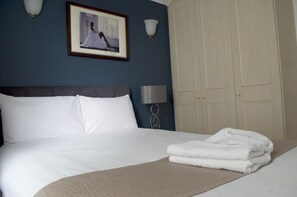 Iron/ironing board, free WiFi, bed sheets