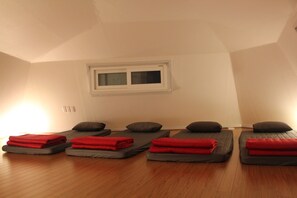 Family Room (4-8 Futons) | In-room safe, individually furnished, iron/ironing board, free WiFi - B my guesthouse - Hostel (Seoul)