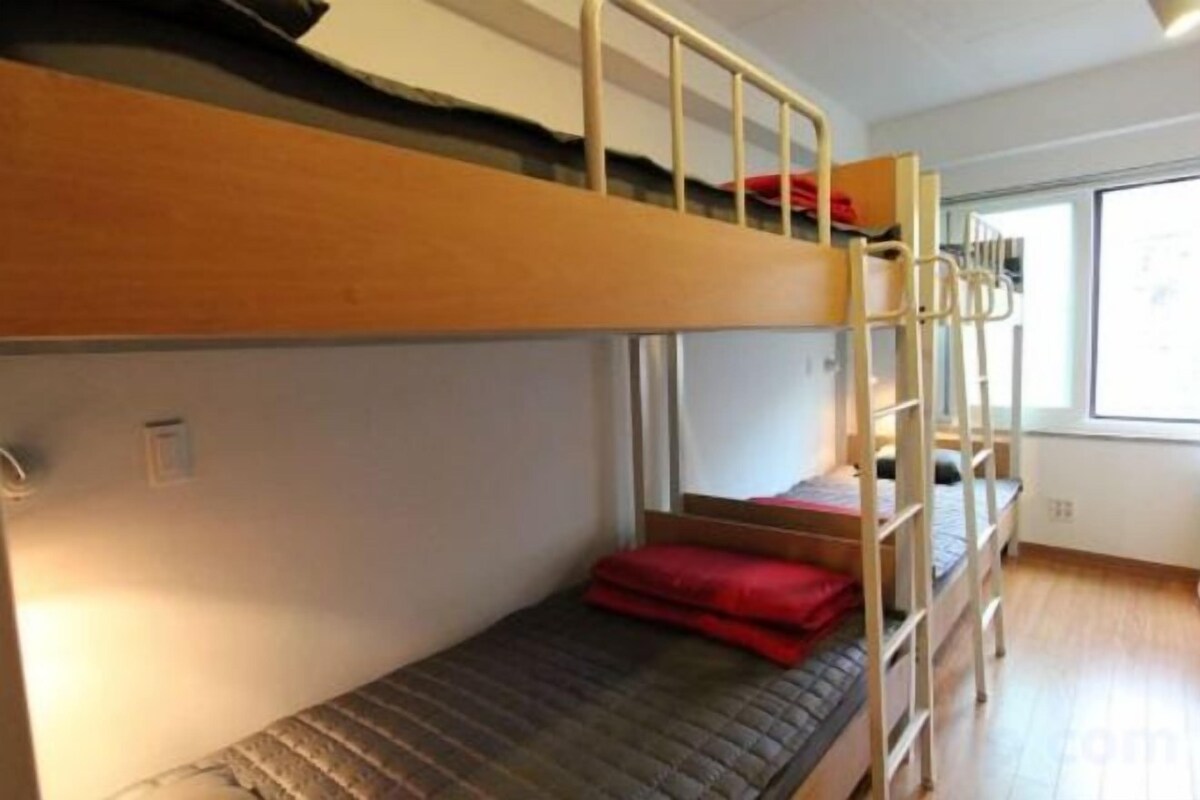 2 BUNK BEDS