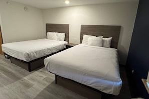 Desk, iron/ironing board, free WiFi, bed sheets - Baymont by Wyndham Dickinson (Dickinson)