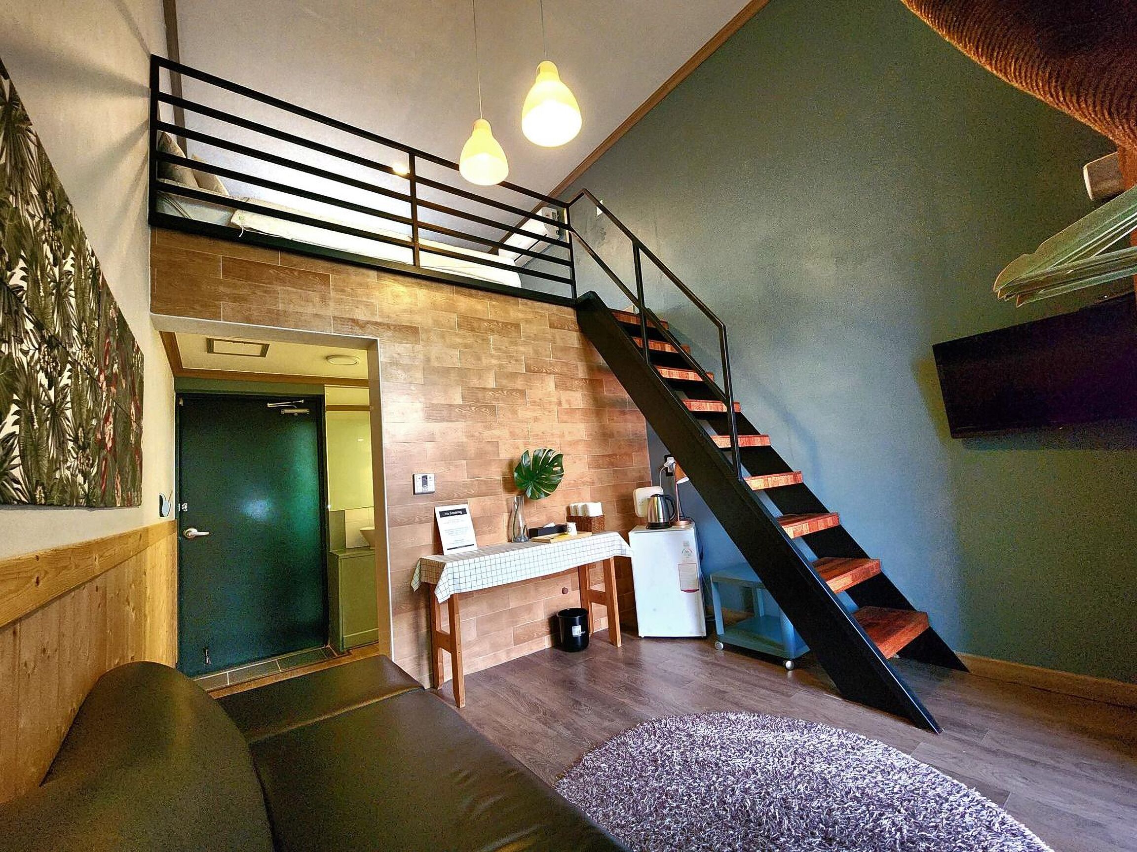 1 bedroom, hypo-allergenic bedding, blackout curtains, soundproofing