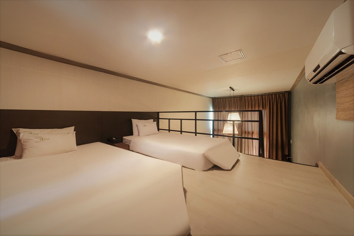 Hypo-allergenic bedding available, blackout drapes, soundproofing