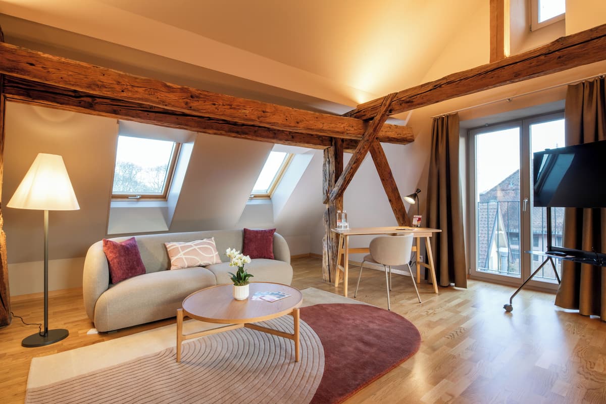 Suite | Living area | Flat-screen TV