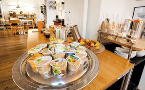 Desayuno buffet todos los días (con cargo)