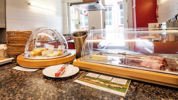Daily buffet breakfast (CHF 15 per person)