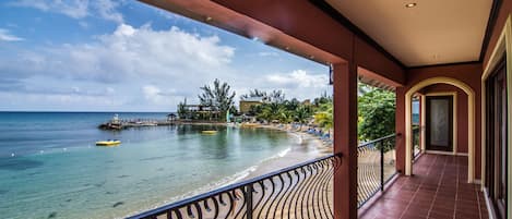 Couples treatment rooms, hot tub, body treatments, hydrotherapy