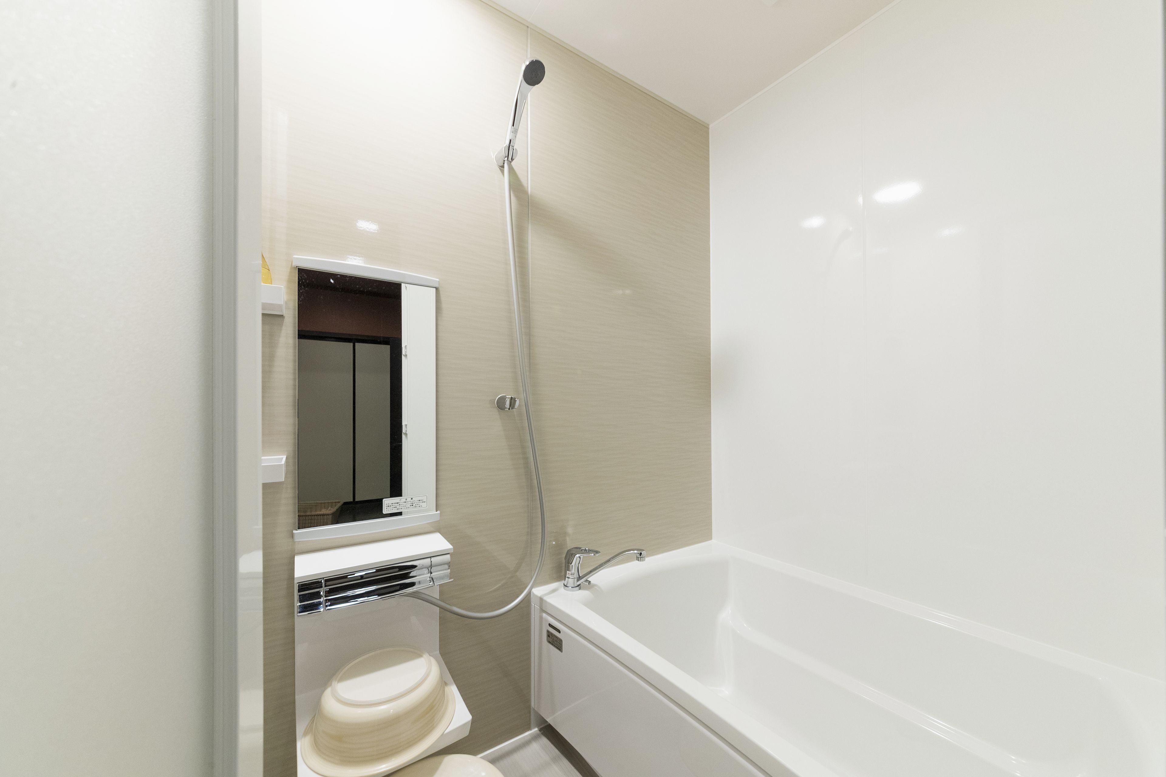 Baño | Artículos de higiene personal ecológicos, secador de pelo y zapatillas