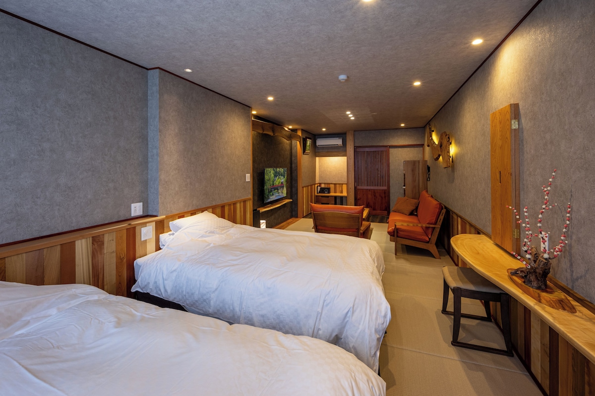 Down comforters, in-room safe, laptop workspace, blackout drapes