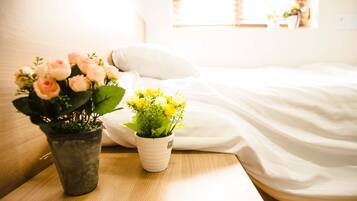 Standard Single Room (Private shower booth & shared toilet) | Premium bedding, pillow-top beds, individually decorated, rollaway beds