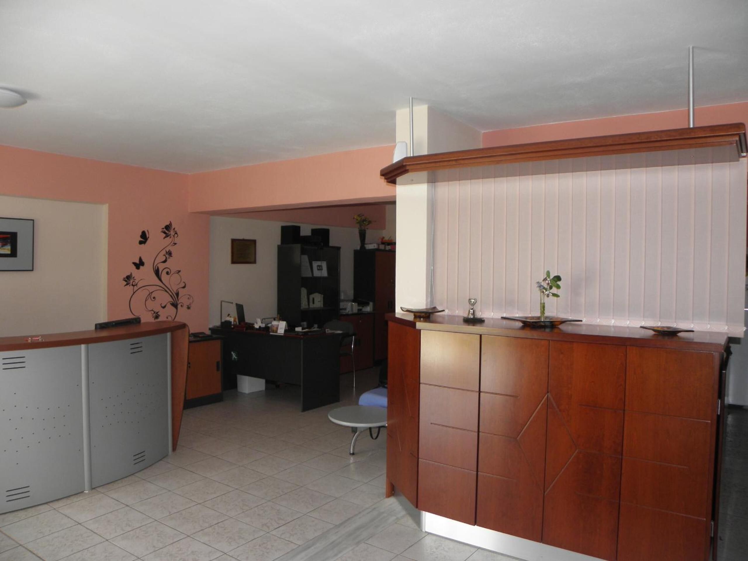 Full-size fridge, stovetop, coffee/tea maker, electric kettle