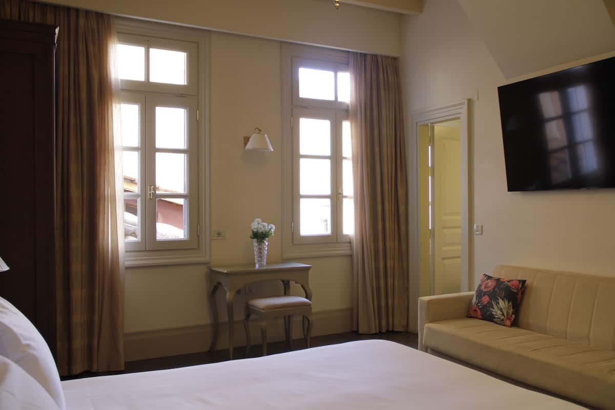 Standard Double or Twin Room | 1 bedroom, minibar, individually decorated, individually furnished