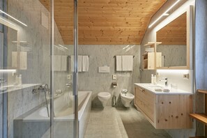 Shower, free toiletries, hair dryer, bathrobes - Goldene Rose Karthaus (Senales)