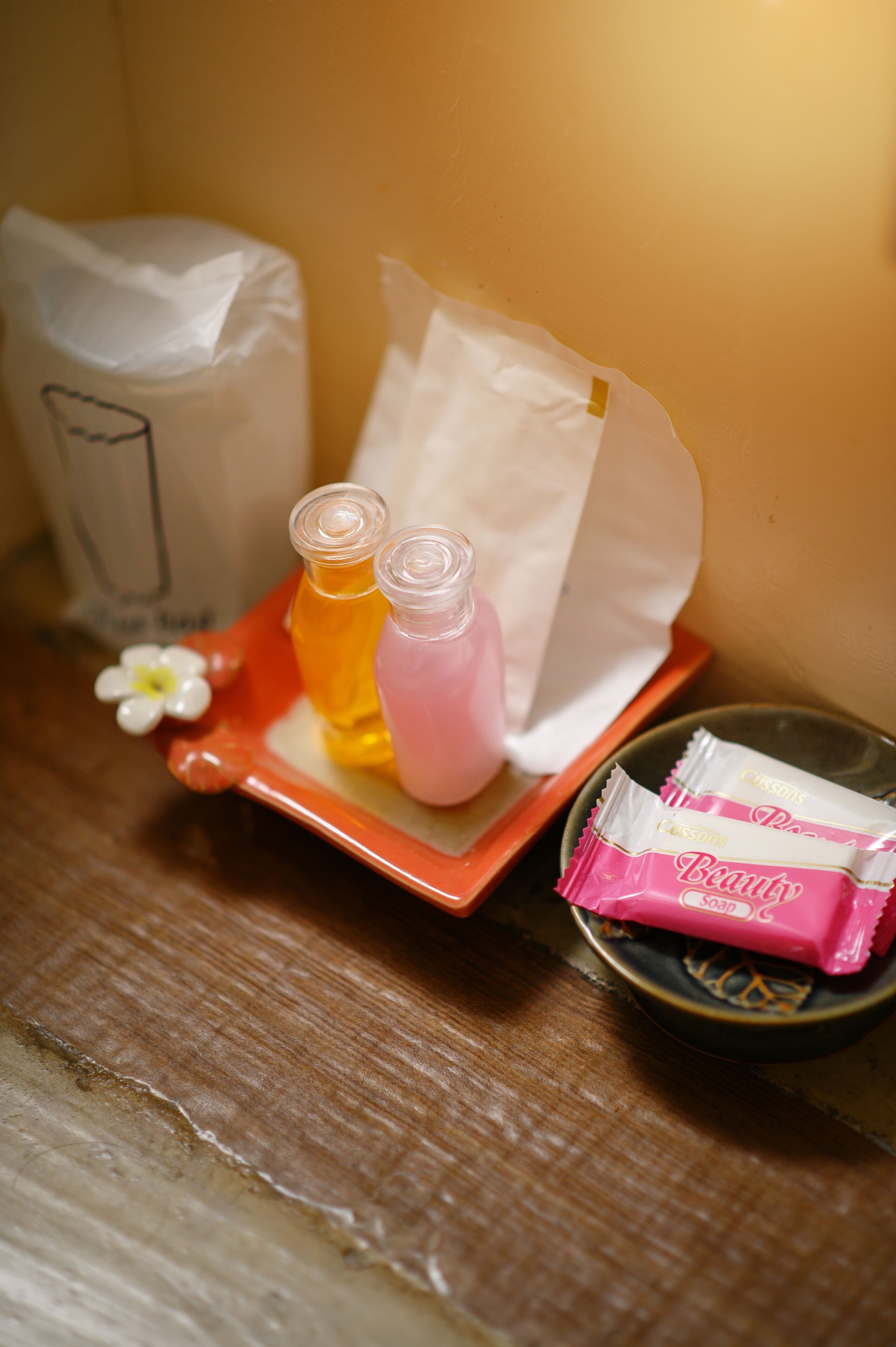 shower, rainfall showerhead, free toiletries, hair dryer