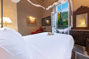 Minibar, coffres-forts dans les chambres, Wi-Fi gratuit, draps fournis