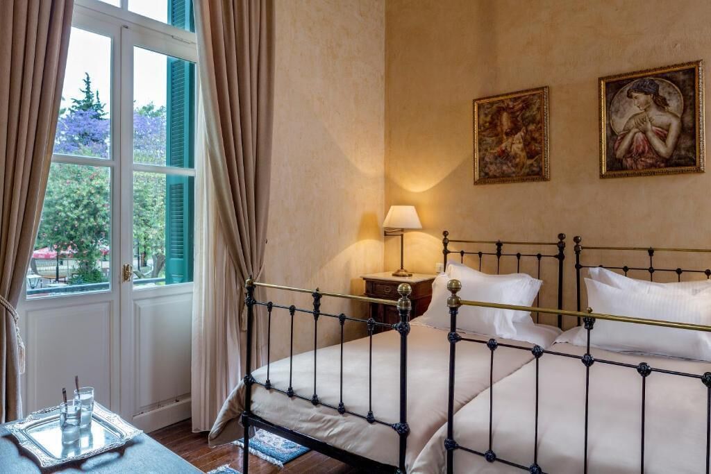 minibar, in-room safe, free wifi, bed sheets