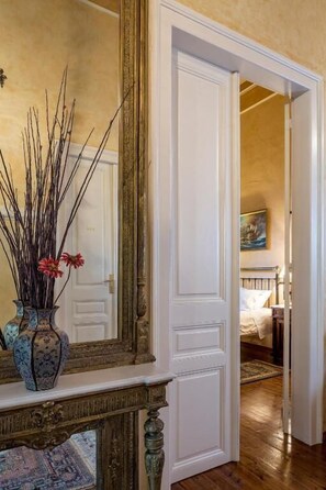 Minibar, coffres-forts dans les chambres, Wi-Fi gratuit, draps fournis