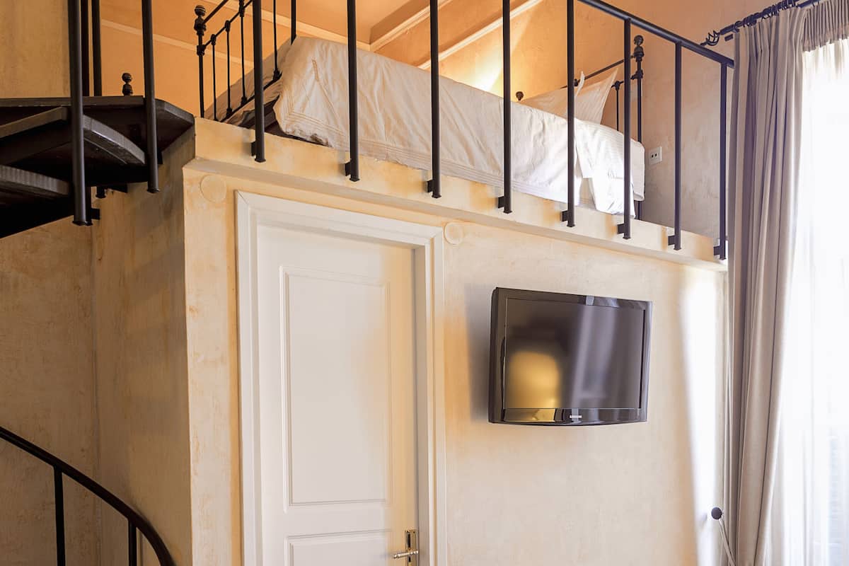 superior quadruple room | minibar, in-room safe, free wifi, bed sheets