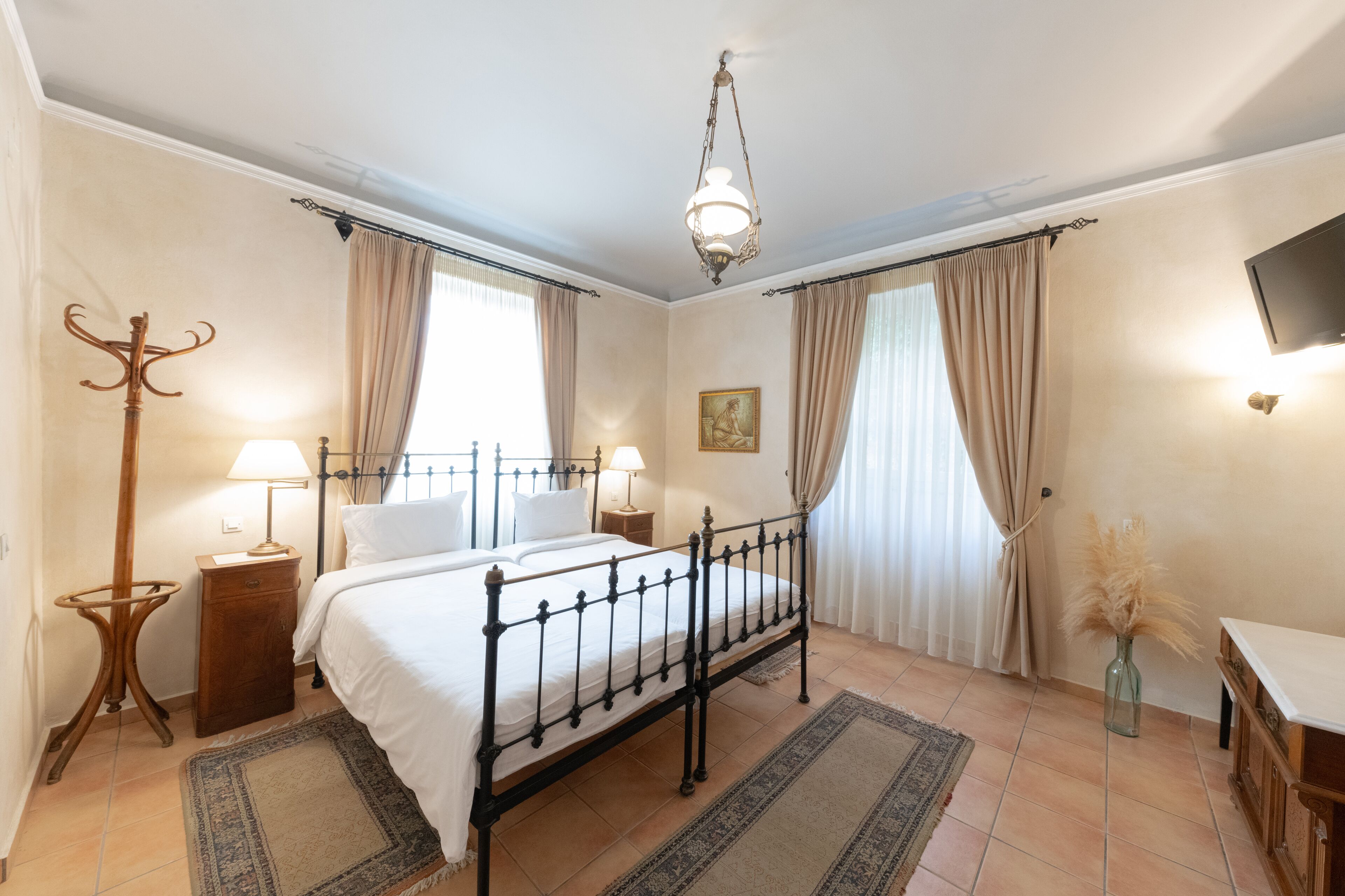 minibar, in-room safe, free wifi, bed sheets