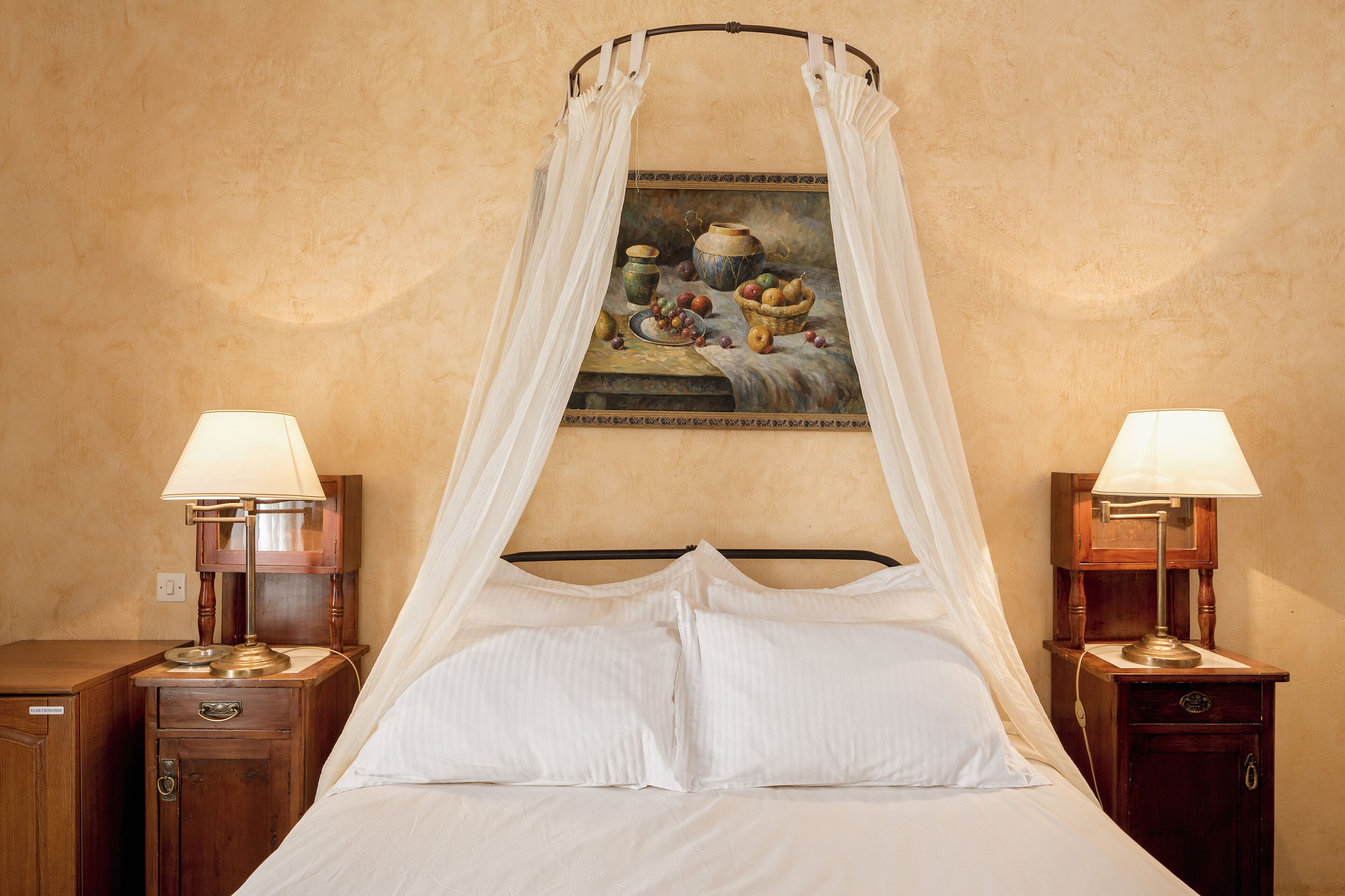 standard room | minibar, in-room safe, free wifi, bed sheets