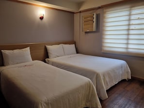 Twin Room (B) | In-room safe, free WiFi
