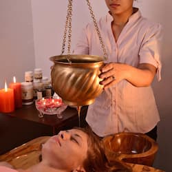 Ayurvedische behandelingen, manicures en pedicures, massagebehandelingen