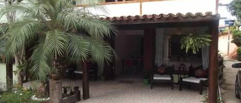 Mặt tiền nơi lưu trú