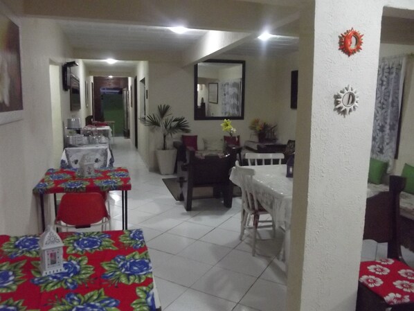 Lobby sitting area - Pousada Casa Nova Buzios (Buzios)