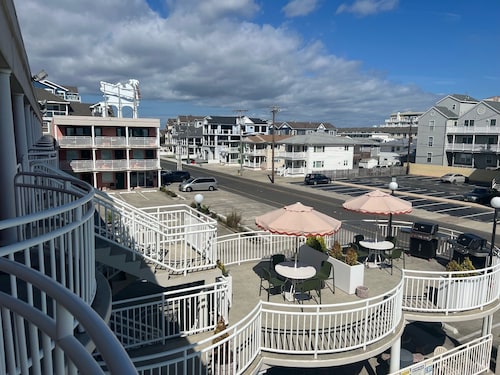 Coliseum Ocean Resort