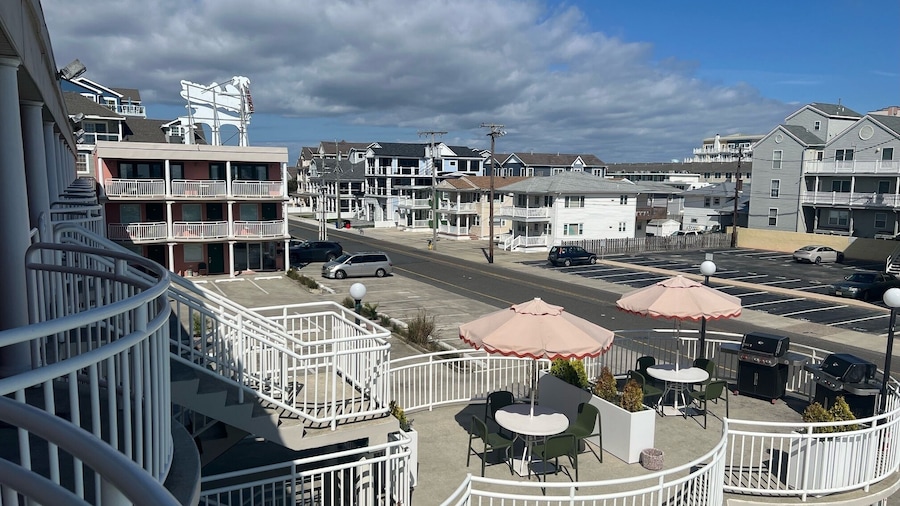 Coliseum Ocean Resort