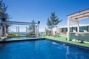 2 piscinas al aire libre