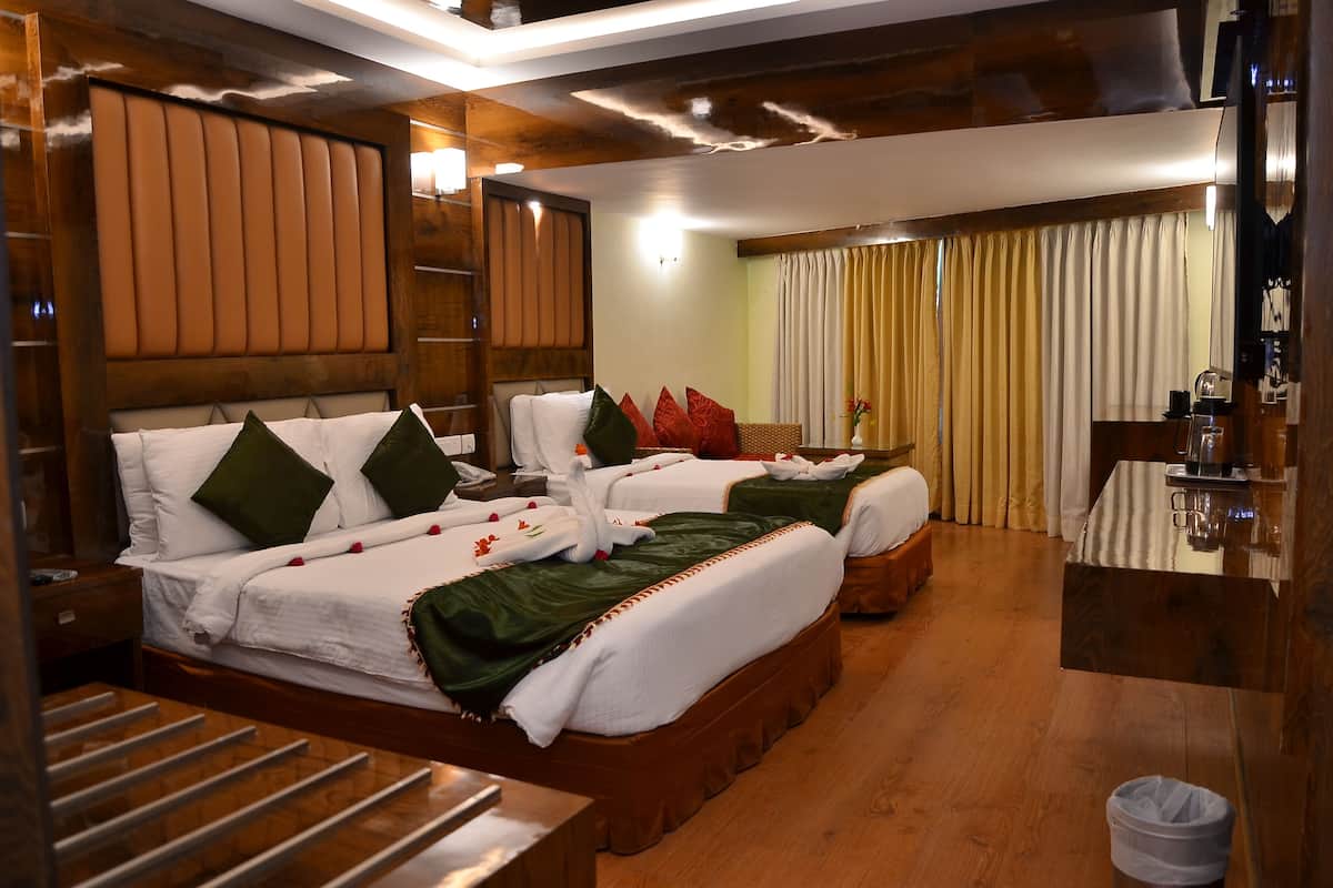 Executive driepersoonskamer | 1 slaapkamer, pillowtop-bedden, een kluis op de kamer